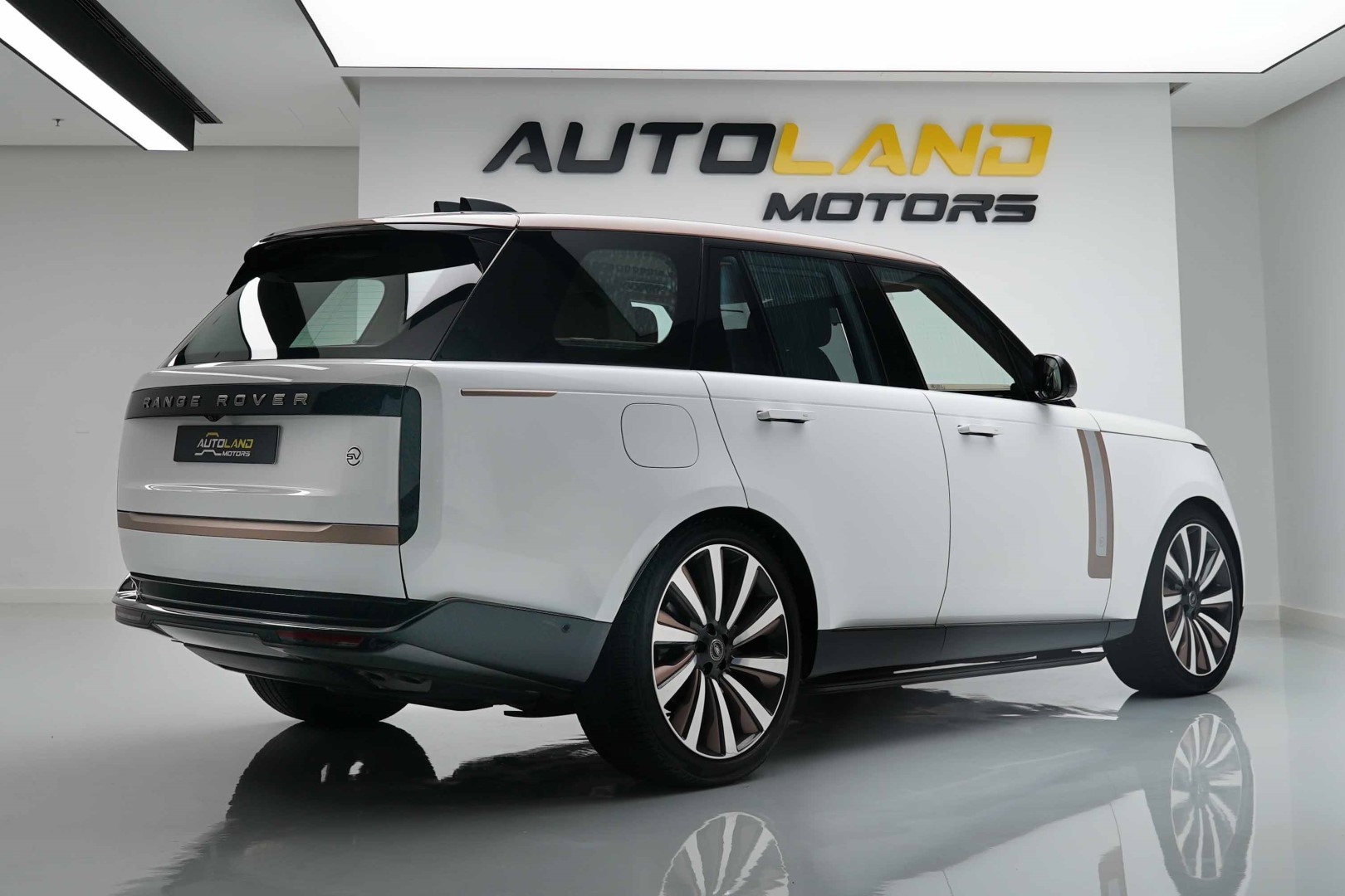 2023 RANGE ROVER VOGUE P530 SV MAIN DEALER WARRANTY AND SERVICE.